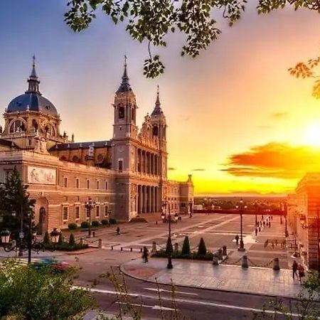 Parsa Booking Мадрид Экстерьер фото